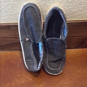 Rock & Candy Gray Sneakers with Minimalist Design